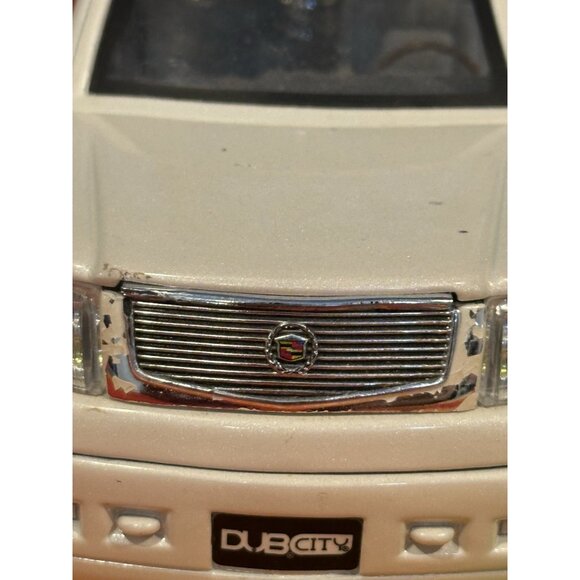 Jada Toys Dub City Cadillac Escalade - Picture 4 of 10